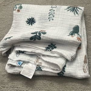 Little unicorn receiving blanket